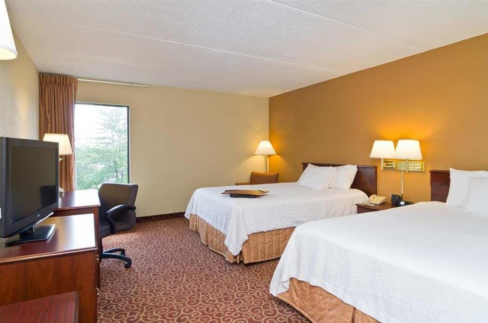Hampton Inn Wooster Pokój zdjęcie